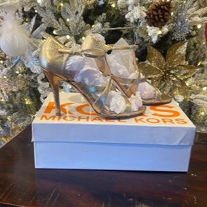 Kors Michael Kors, Gold heels